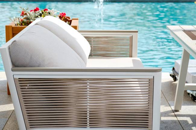 "Сан Ремо" диван 2-местный плетеный из роупа, каркас алюминий белый, роуп бежевый, ткань бежевая "Сан Ремо" диван 2-местный плетеный из роупа, каркас алюминий белый, роуп бежевый, ткань бежевая