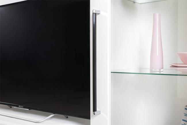 Тумба-комод и шкаф с тремя стеклянными дверками в гостиную Валенсия цвет белый шагрень Тумба-комод и шкаф с тремя стеклянными дверками в гостиную Валенсия цвет белый шагрень