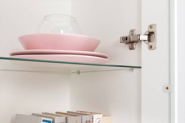 Тумба-комод и шкаф с тремя стеклянными дверками в гостиную Валенсия цвет белый шагрень Тумба-комод и шкаф с тремя стеклянными дверками в гостиную Валенсия цвет белый шагрень