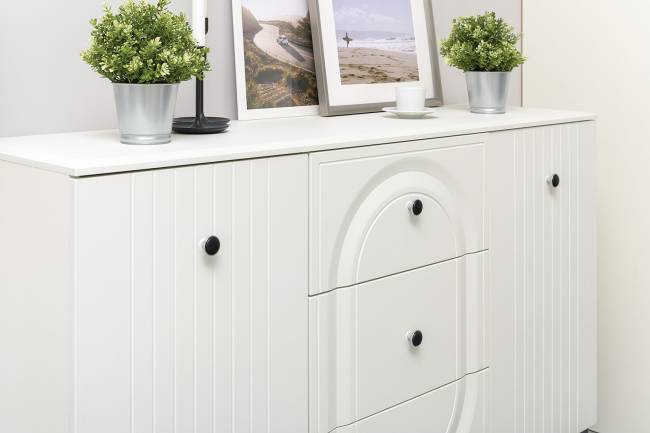 Тумба-комод и шкаф с тремя стеклянными дверками в гостиную Валенсия цвет белый шагрень Тумба-комод и шкаф с тремя стеклянными дверками в гостиную Валенсия цвет белый шагрень