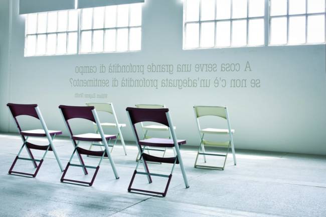 Стул пластиковый складной Compact горчичный 435х470х775 мм