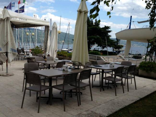 Стул пластиковый Bora Bistrot антрацит 490х540х830 мм Стул пластиковый Bora Bistrot антрацит 490х540х830 мм